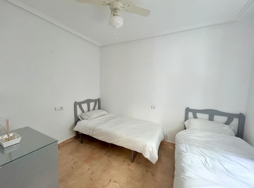 2 sovrum Bungalow till salu i Torrevieja med pool garage - 129 000 € (Ref: 9997958)