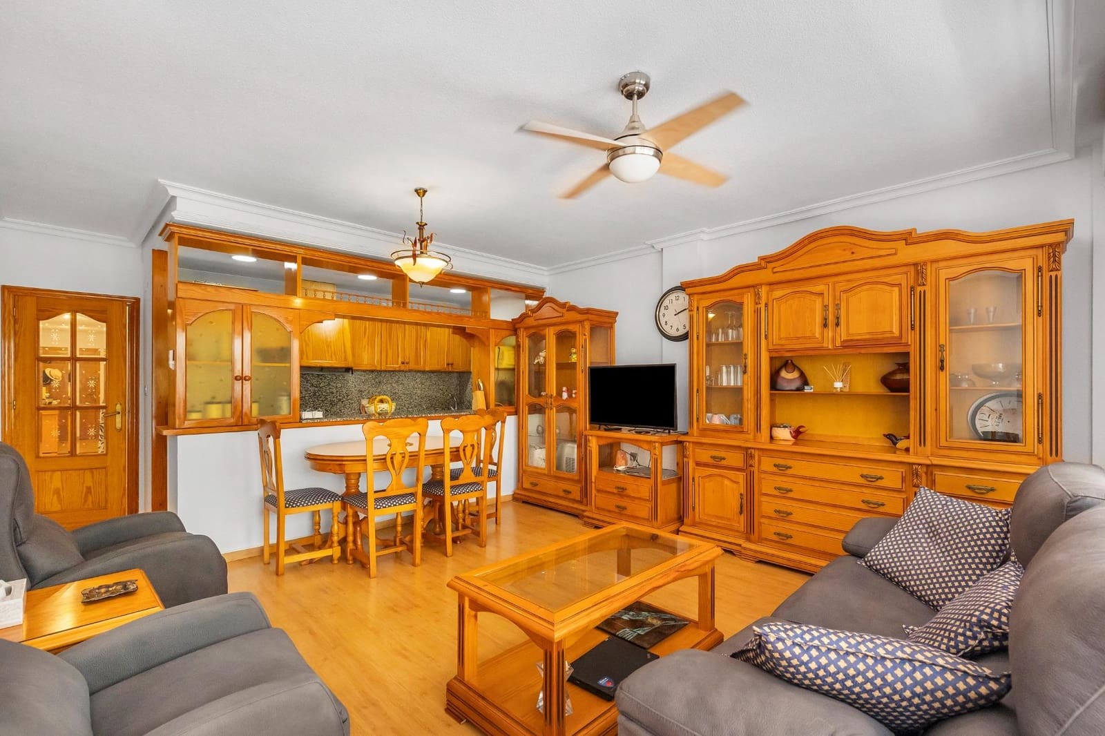 2 slaapkamer Flat te koop in Torrevieja - € 169.900 (Ref: 10006138)