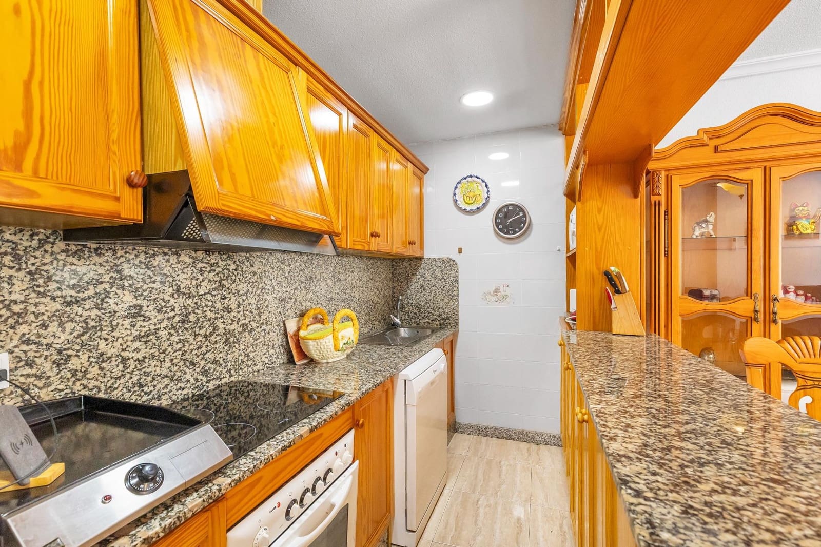 2 slaapkamer Flat te koop in Torrevieja - € 169.900 (Ref: 10006138)