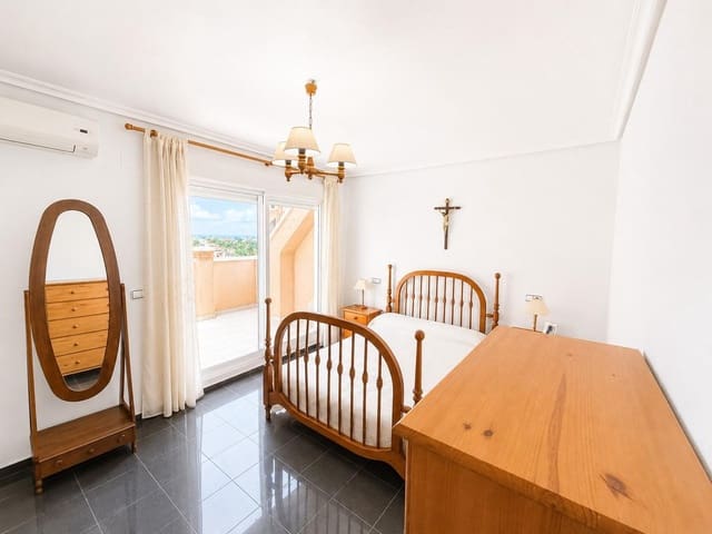 2 soveværelse Penthouse til salg i Playa de los Locos, Torrevieja med garage - € 180.000 (Ref: 10008190)