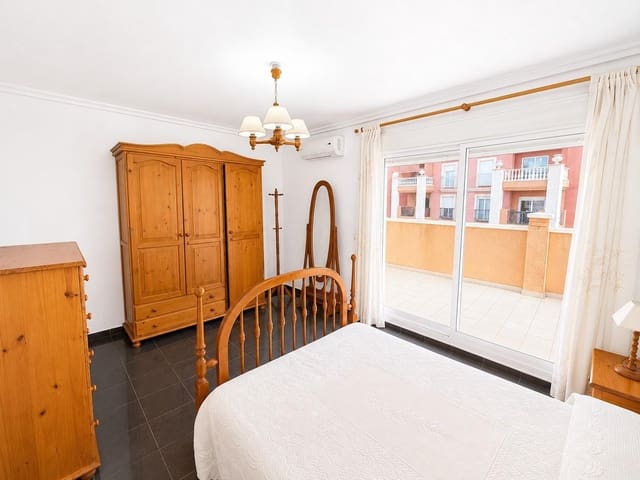 2 soveværelse Penthouse til salg i Playa de los Locos, Torrevieja med garage - € 180.000 (Ref: 10008190)