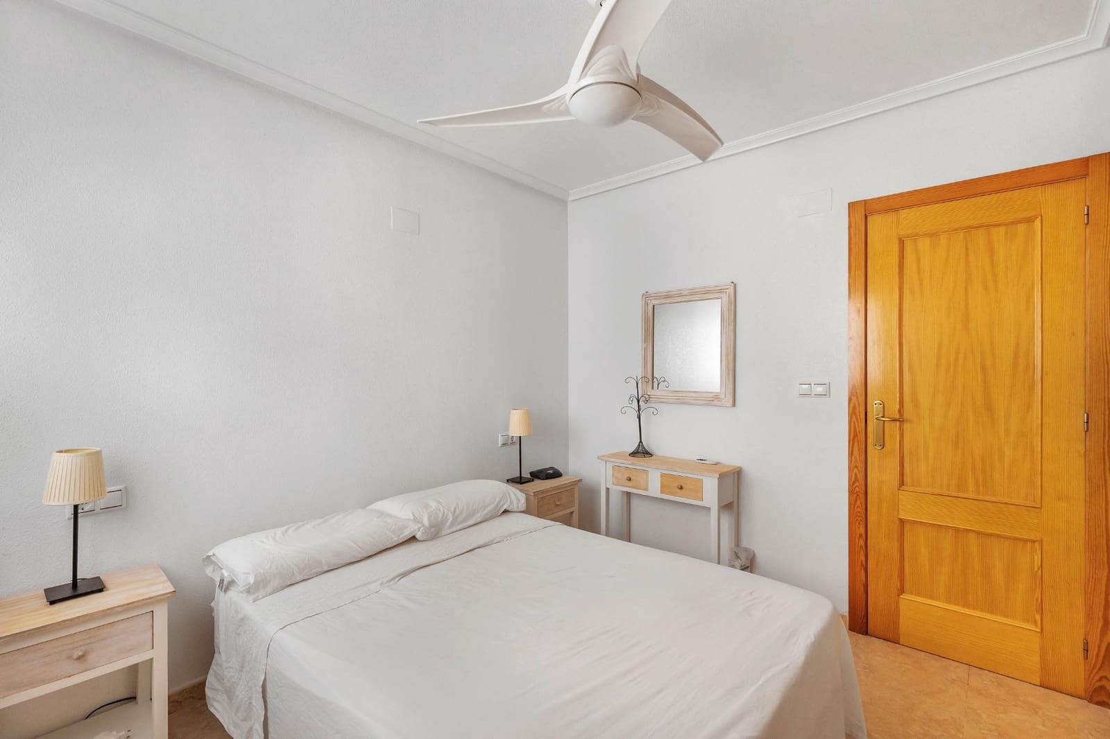 2 sypialnia Mieszkanie na sprzedaż w Torrevieja z basenem garażem - 129 000 € (Ref: 10012762)