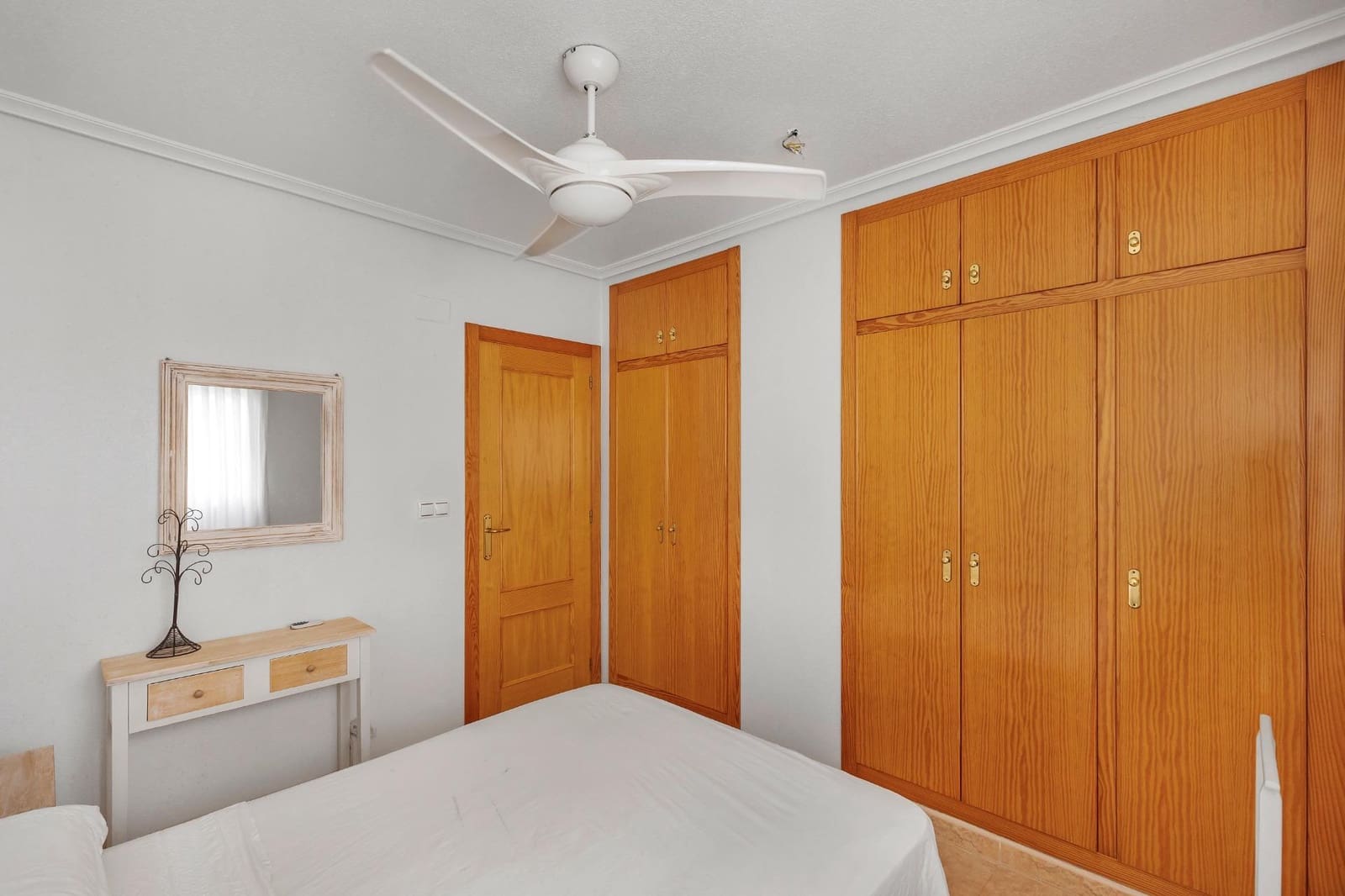 2 sypialnia Mieszkanie na sprzedaż w Torrevieja z basenem garażem - 129 000 € (Ref: 10012762)