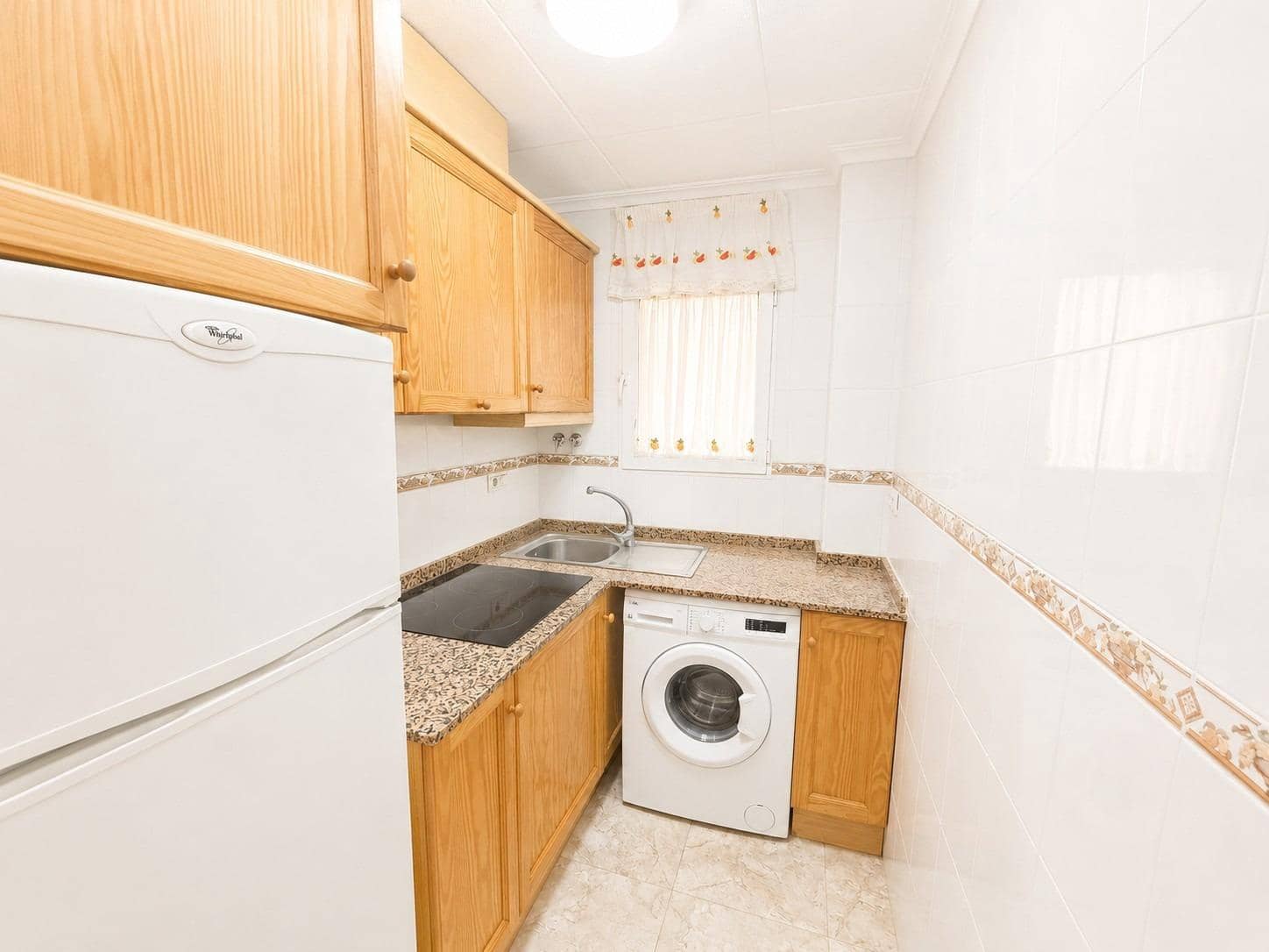 2 soveværelse Lejlighed til salg i Torrevieja med swimmingpool garage - € 135.000 (Ref: 10017003)