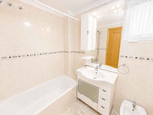 2 soveværelse Lejlighed til salg i Antonio Machado, Torrevieja med swimmingpool garage - € 135.000 (Ref: 10017003)