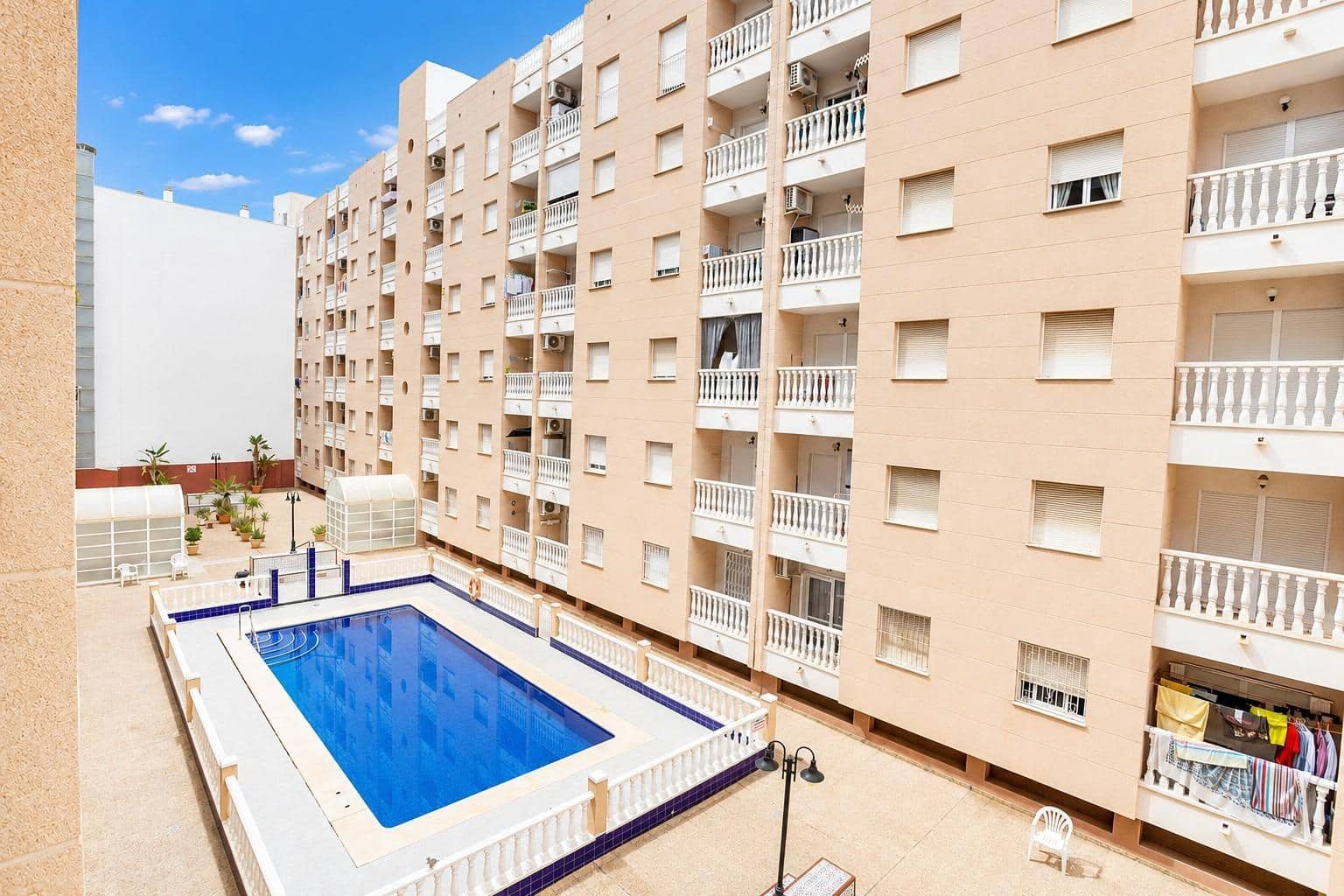 2 soveværelse Lejlighed til salg i Torrevieja med swimmingpool garage - € 135.000 (Ref: 10017003)
