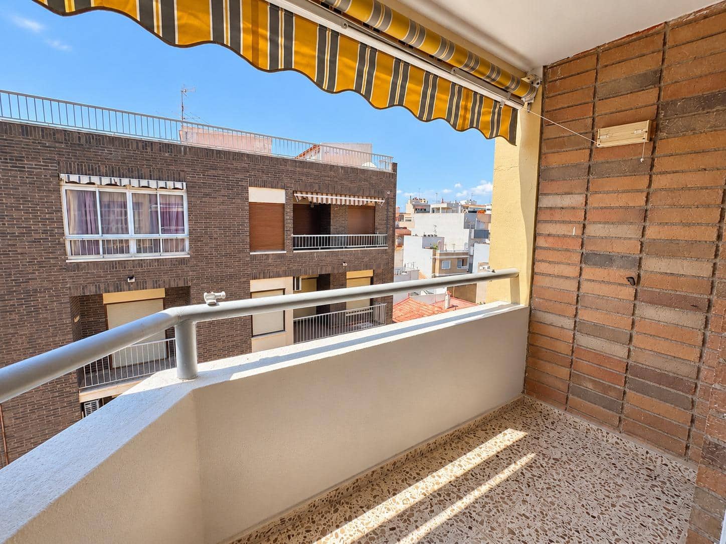 3 bedroom Flat for sale in Torrevieja with garage - € 219,900 (Ref: 10077520)