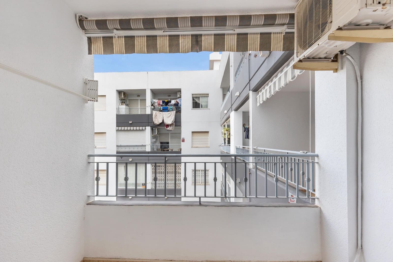 2 slaapkamer Appartement te koop in Torrevieja met zwembad garage - € 125.000 (Ref: 10132357)