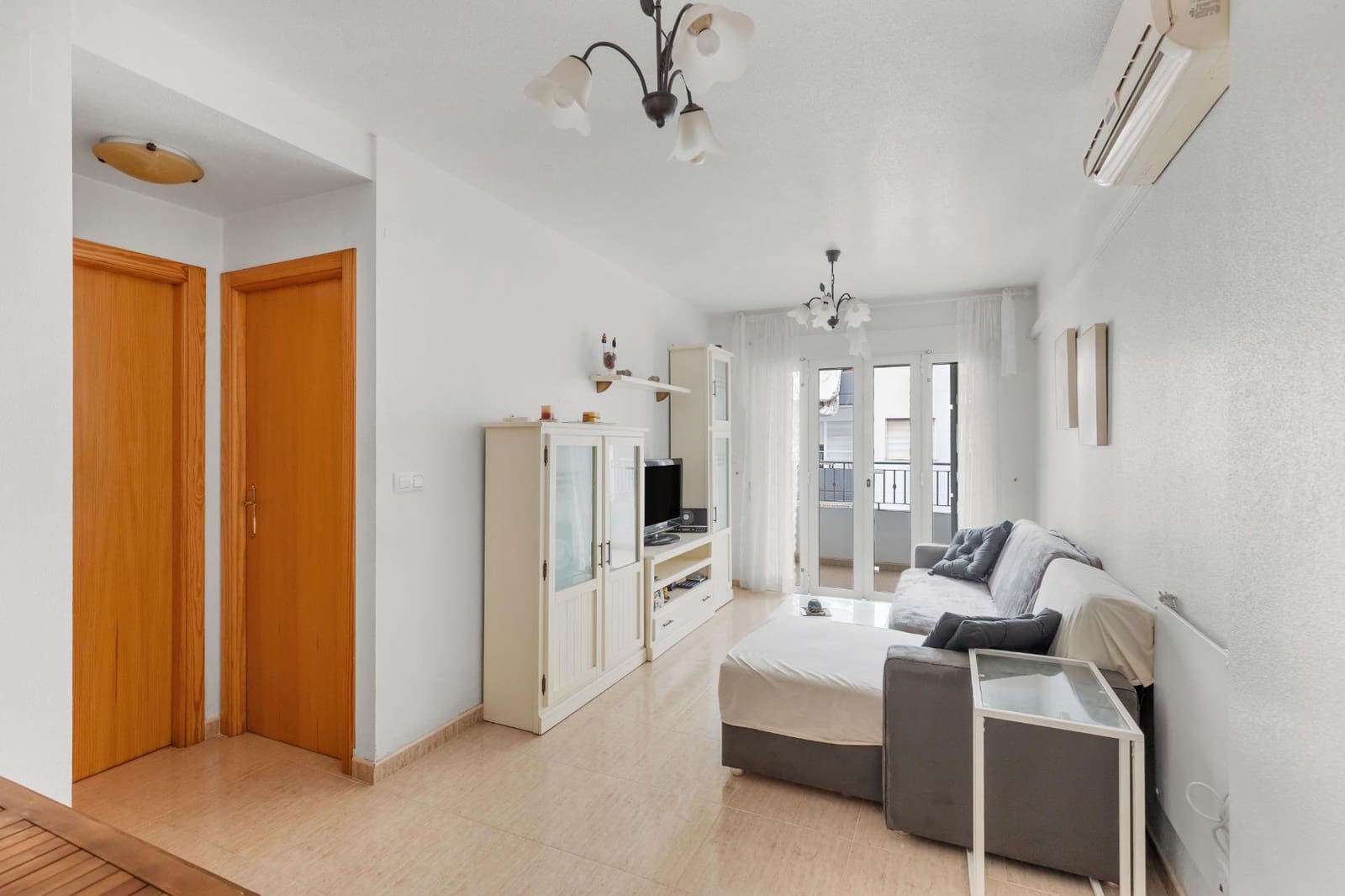 2 slaapkamer Appartement te koop in Torrevieja met zwembad garage - € 125.000 (Ref: 10132357)