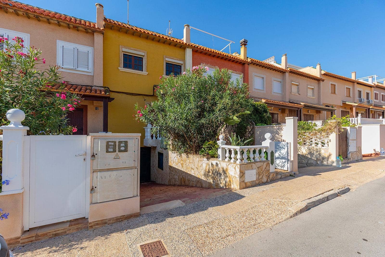 2 soverom Rekkehus til salgs i Torrevieja med garasje - € 240 000 (Ref: 10139027)