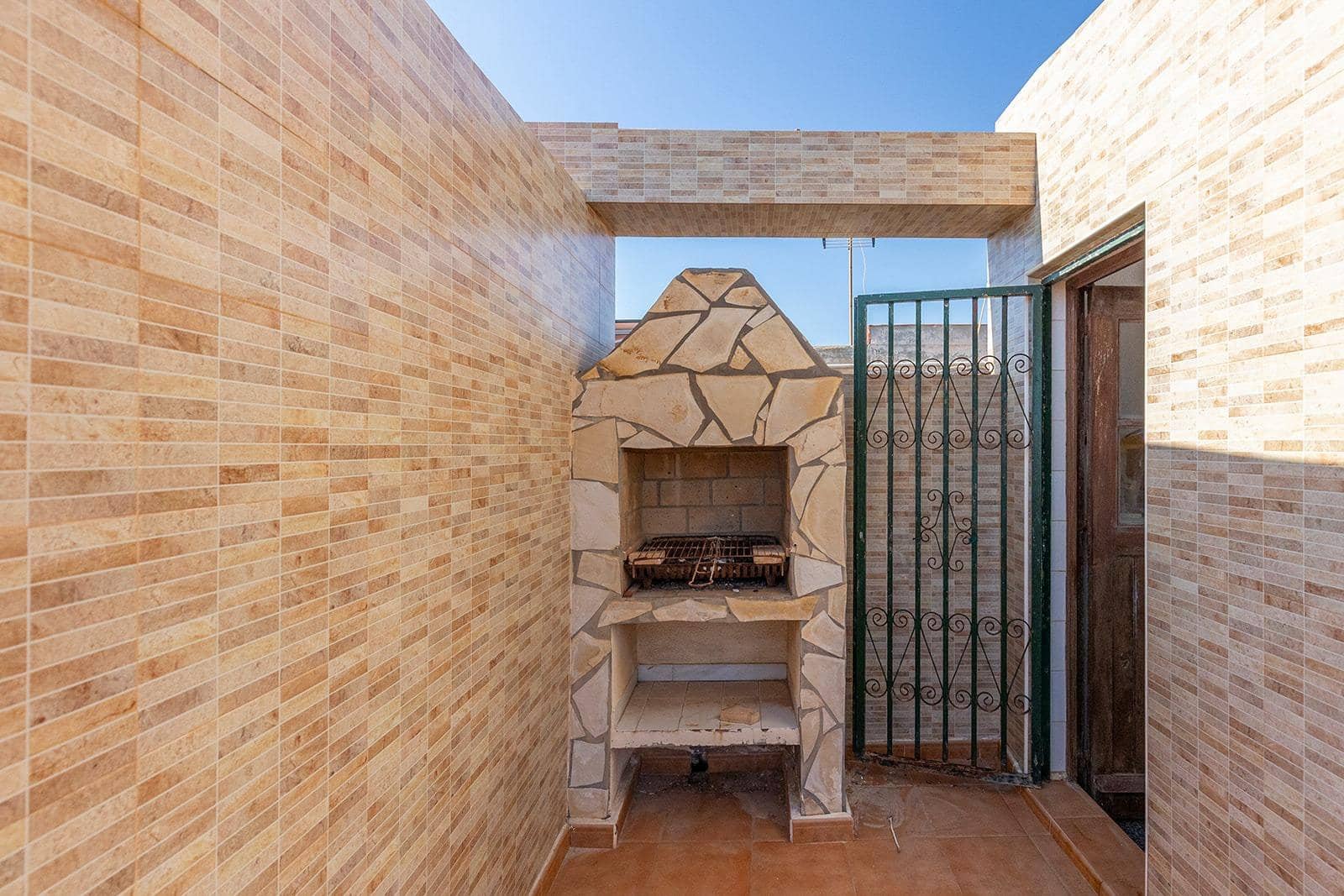 2 soverom Rekkehus til salgs i Torrevieja med garasje - € 240 000 (Ref: 10139027)