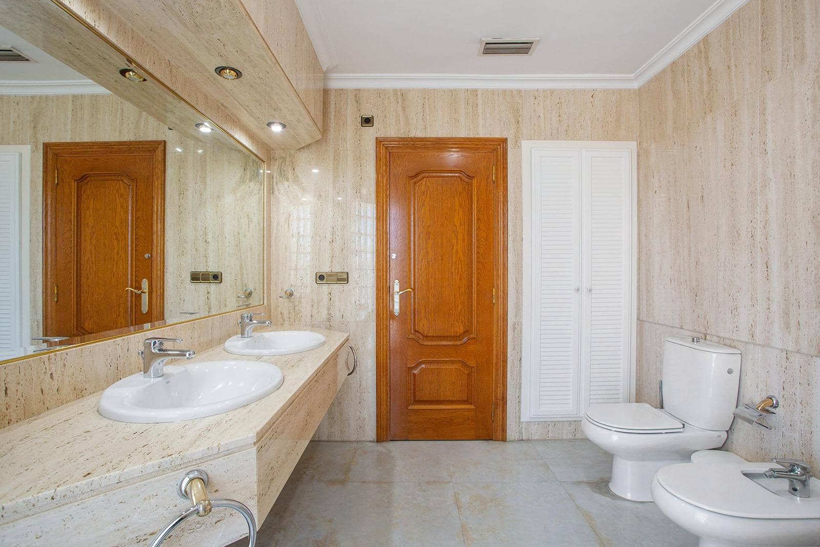 5 Zimmer Villa zu verkaufen in Torrevieja mit Pool Garage - 780.000 € (Ref: 8567709)