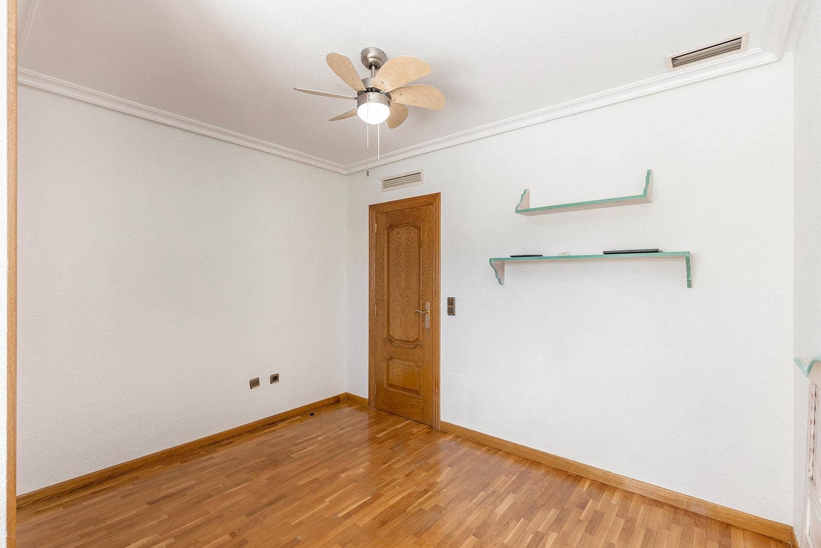 5 Zimmer Villa zu verkaufen in Torrevieja mit Pool Garage - 780.000 € (Ref: 8567709)