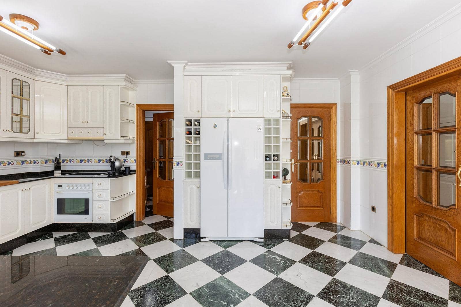 5 Zimmer Villa zu verkaufen in Torrevieja mit Pool Garage - 780.000 € (Ref: 8567709)