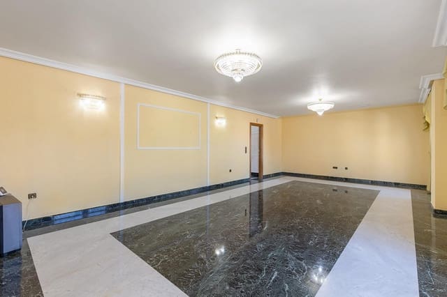 5 Zimmer Villa zu verkaufen in El Chaparral - La Siesta - La Torreta, Torrevieja mit Pool Garage - 780.000 € (Ref: 8567709)