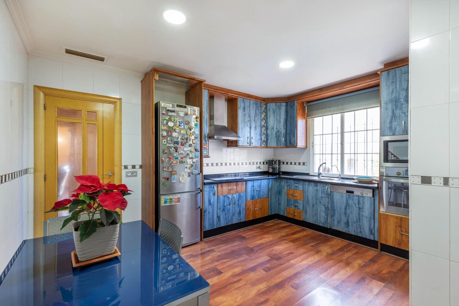 4 makuuhuone Huvila myytävänä paikassa Aguas Nuevas mukana uima-altaan 
autotalli - 479 000 € (Ref: 8696113)