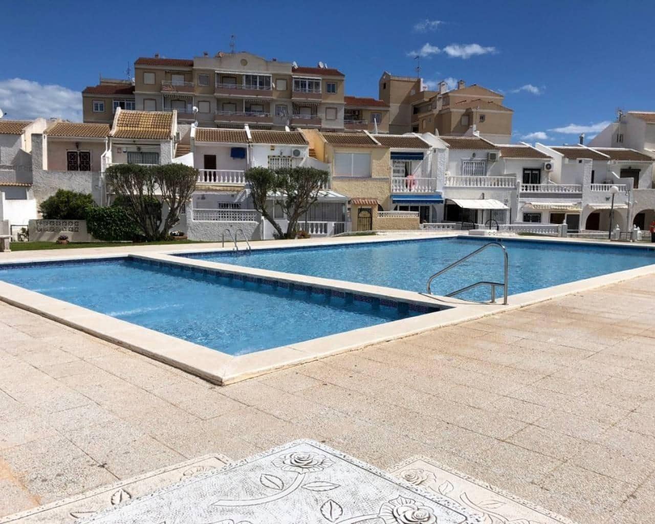 6 soverom Rekkehus til salgs i Torrevieja med svømmebasseng - € 179 000 (Ref: 8783210)