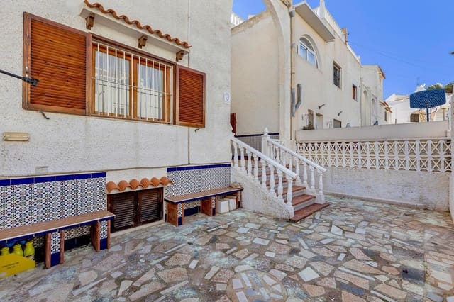 6 soveværelse Rækkehus til salg i Nueva Torrevieja, Torrevieja med swimmingpool - € 179.000 (Ref: 8783210)