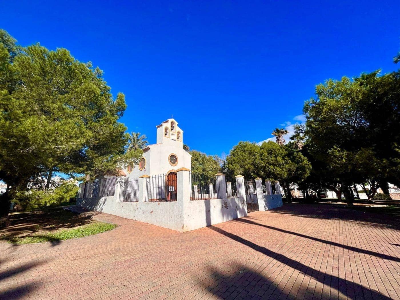 6 soverom Rekkehus til salgs i Torrevieja med svømmebasseng - € 179 000 (Ref: 8783210)