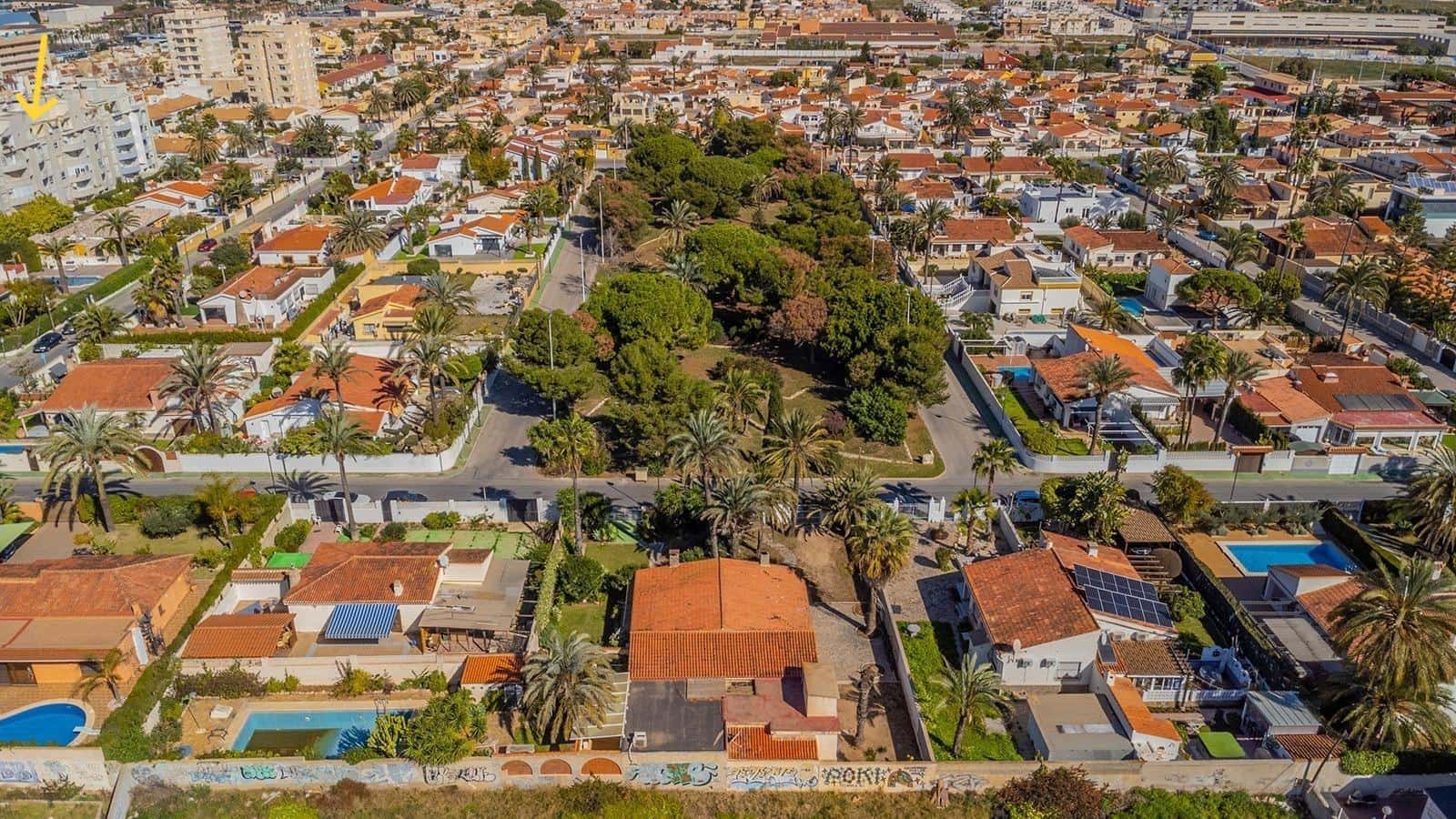 6 soverom Rekkehus til salgs i Torrevieja med svømmebasseng - € 179 000 (Ref: 8783210)