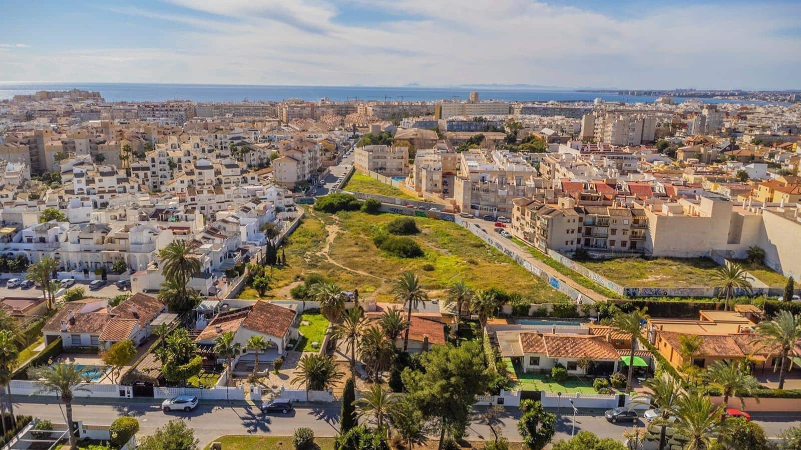 6 soverom Rekkehus til salgs i Torrevieja med svømmebasseng - € 179 000 (Ref: 8783210)