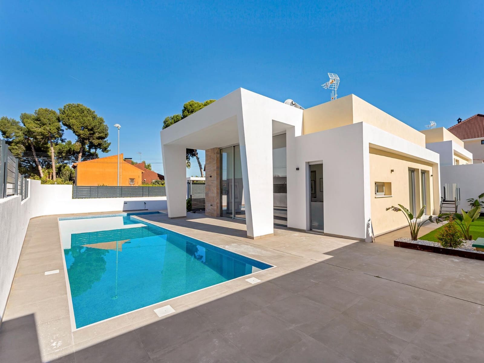 3 sovrum Villa till salu i Torrevieja med pool garage - 700 000 € (Ref: 8815312)