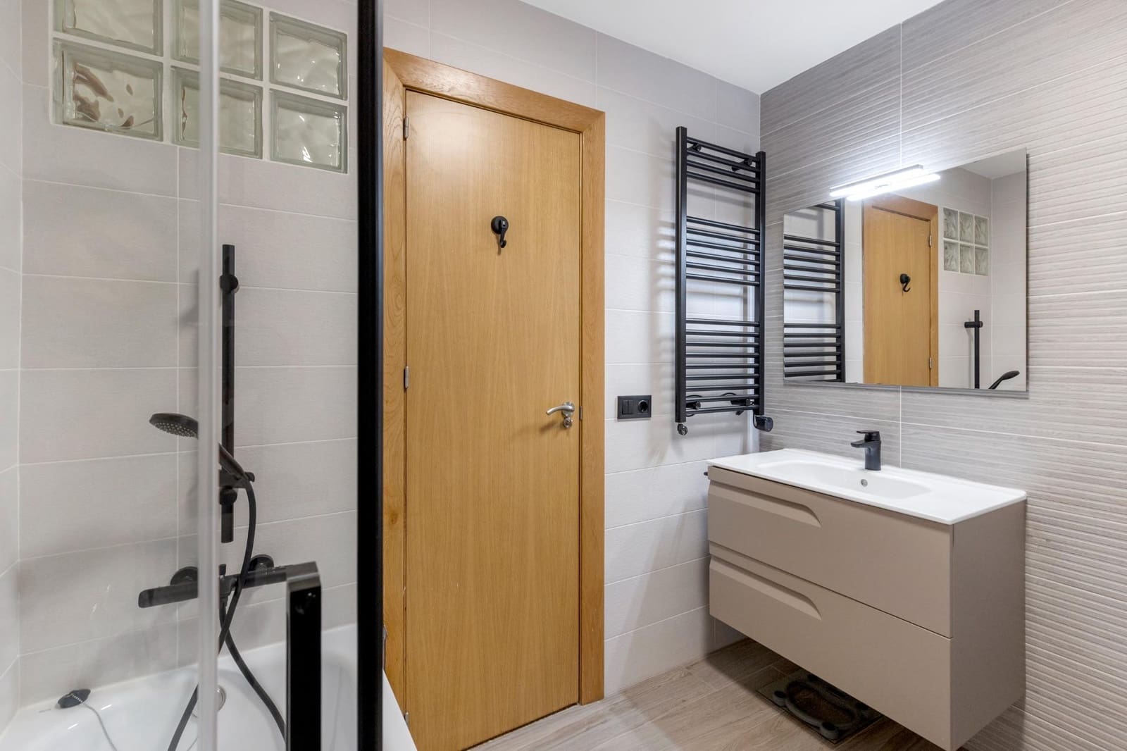 3 bedroom Flat for sale in Torrevieja - € 250,000 (Ref: 8942565)