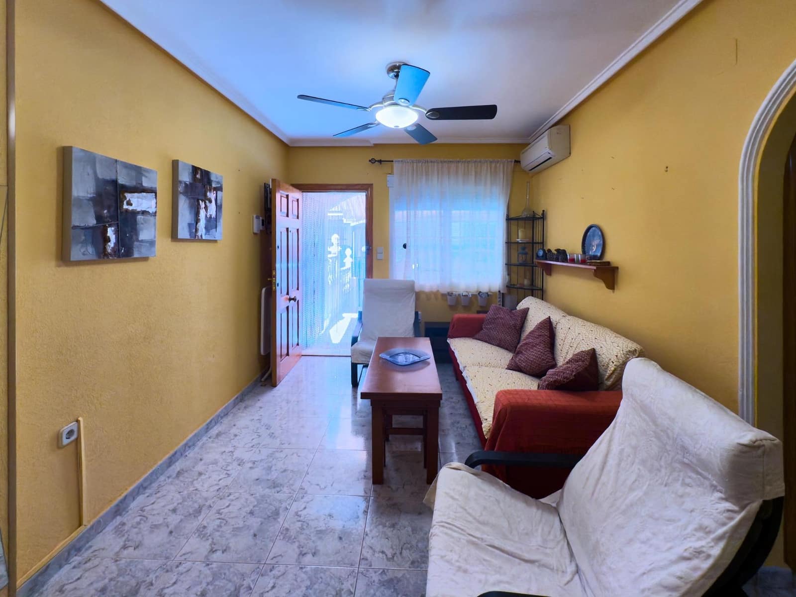 2 makuuhuone Huoneisto myytävänä paikassa Torrevieja mukana uima-altaan - 149 990 € (Ref: 8954000)