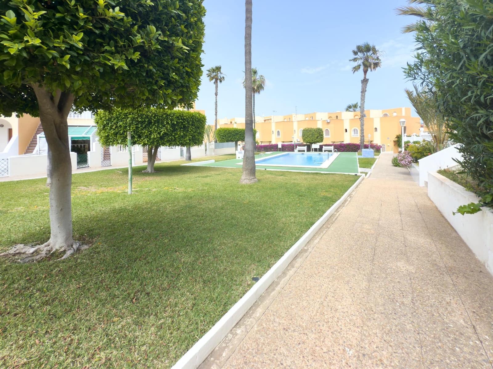 1 makuuhuone Bungalow myytävänä paikassa Torrevieja mukana uima-altaan - 127 260 € (Ref: 8967857)