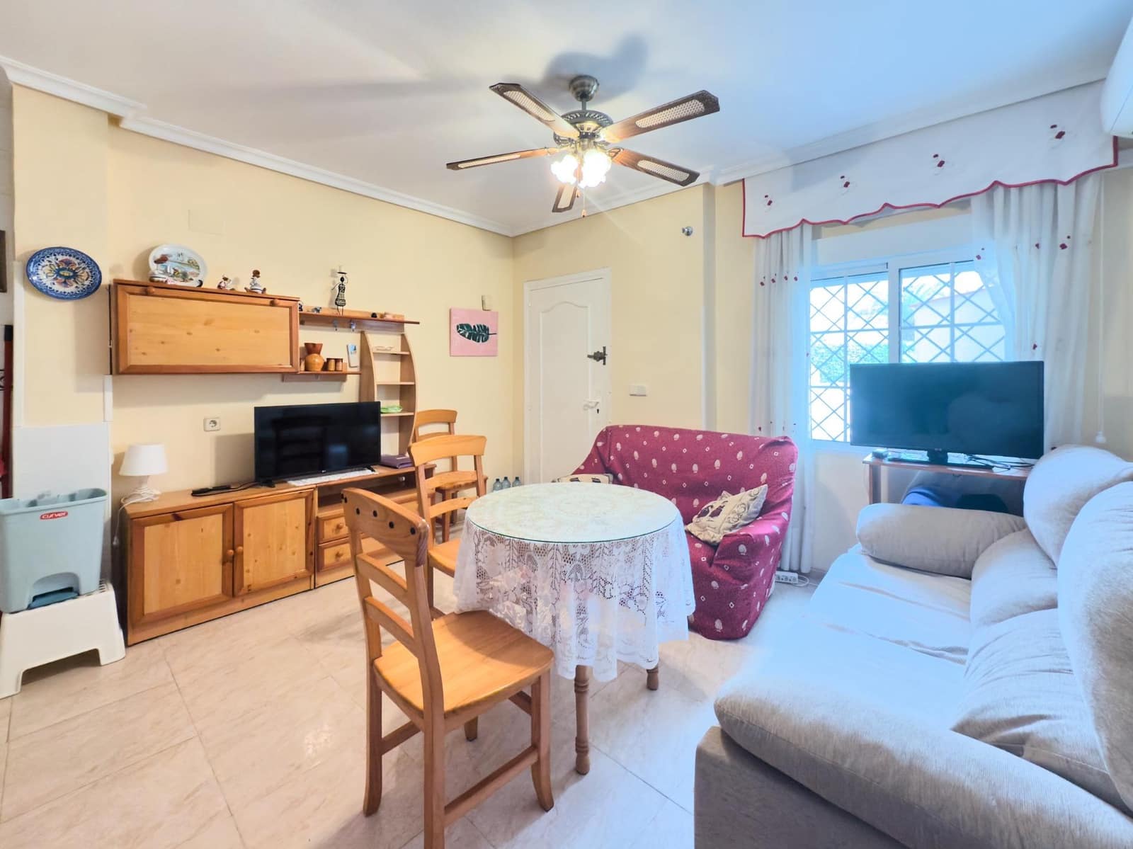 1 makuuhuone Bungalow myytävänä paikassa Torrevieja mukana uima-altaan - 127 260 € (Ref: 8967857)