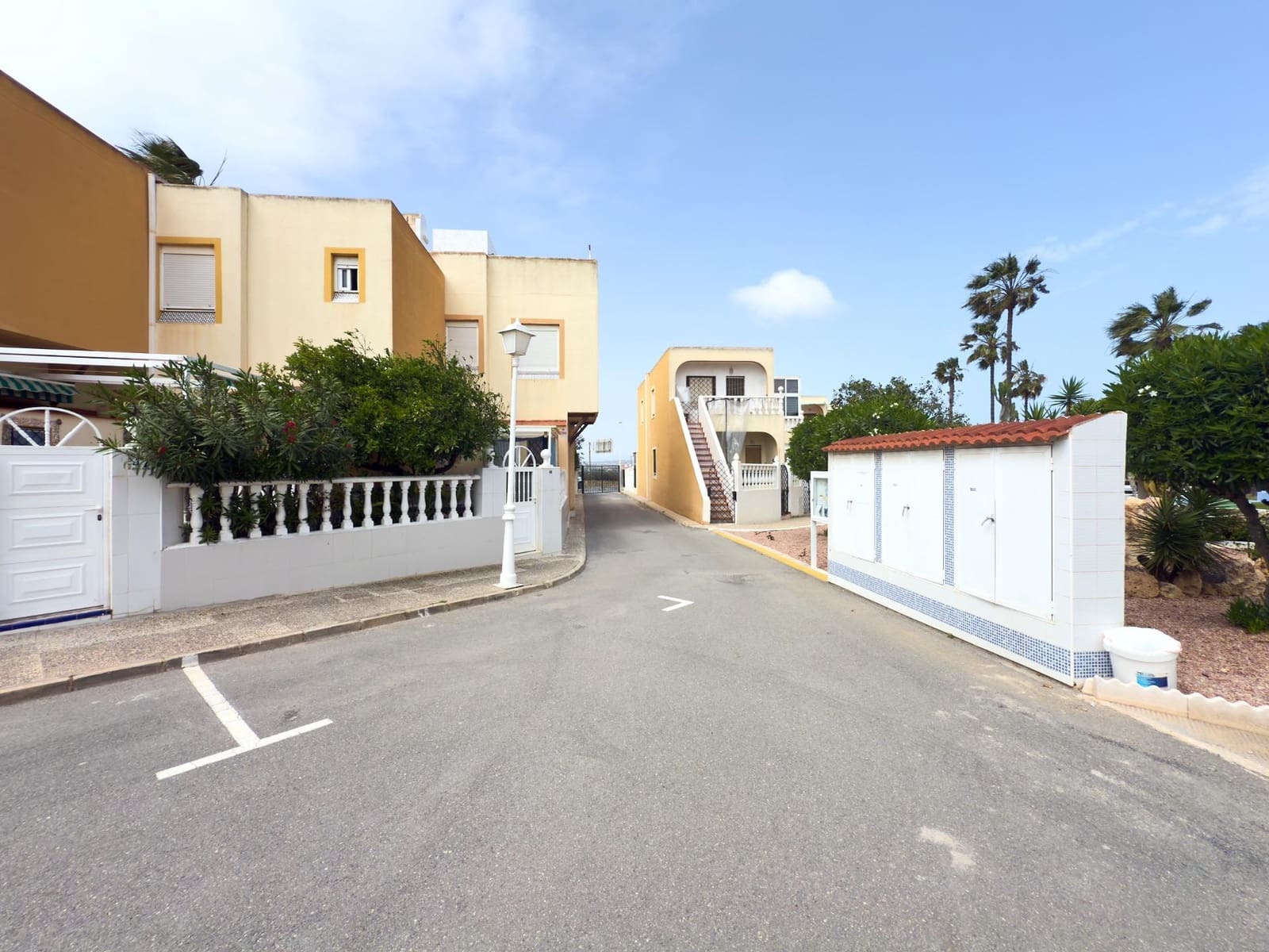 1 makuuhuone Bungalow myytävänä paikassa Torrevieja mukana uima-altaan - 127 260 € (Ref: 8967857)