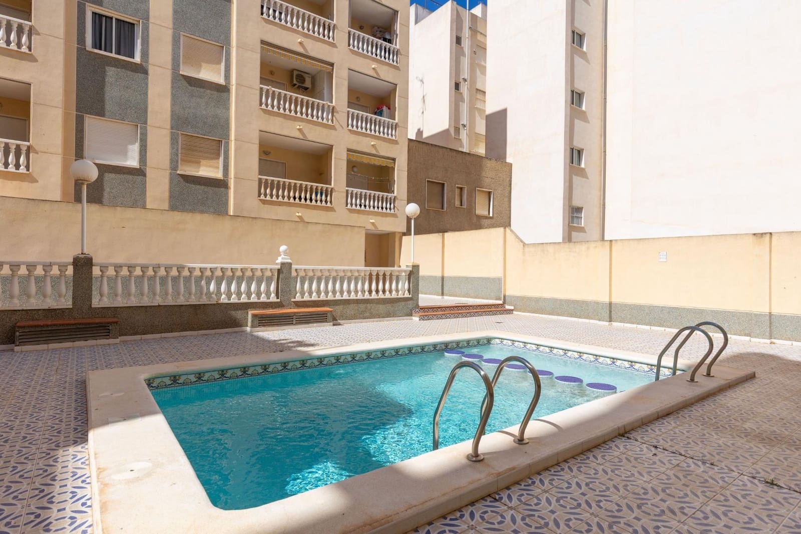 1 soverom Leilighet til salgs i Torrevieja med svømmebasseng - € 103 260 (Ref: 8998595)