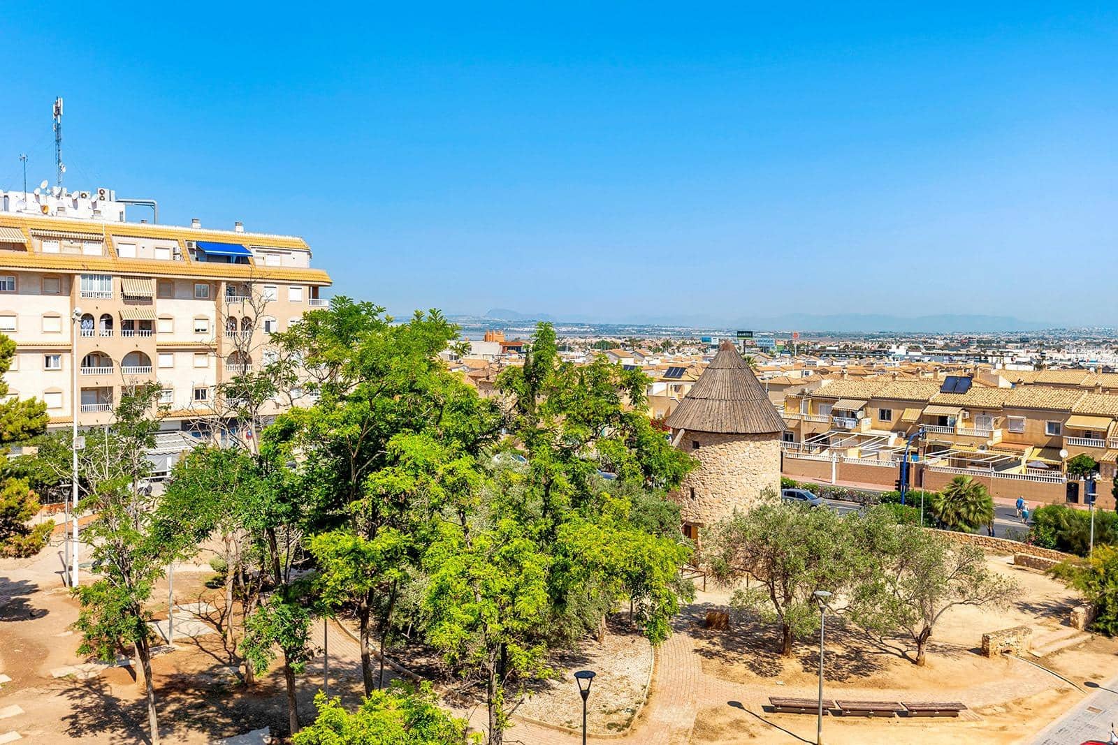 1 bedroom Apartment for sale in Torrevieja with pool - € 102,260 (Ref: 9102623)