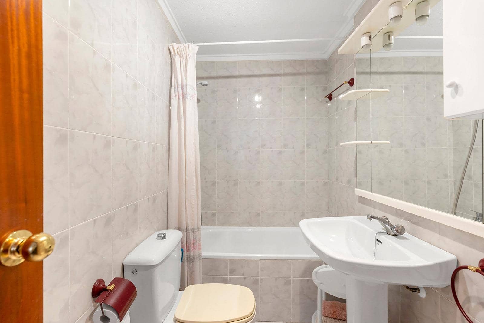 1 bedroom Apartment for sale in Torrevieja with pool - € 102,260 (Ref: 9102623)