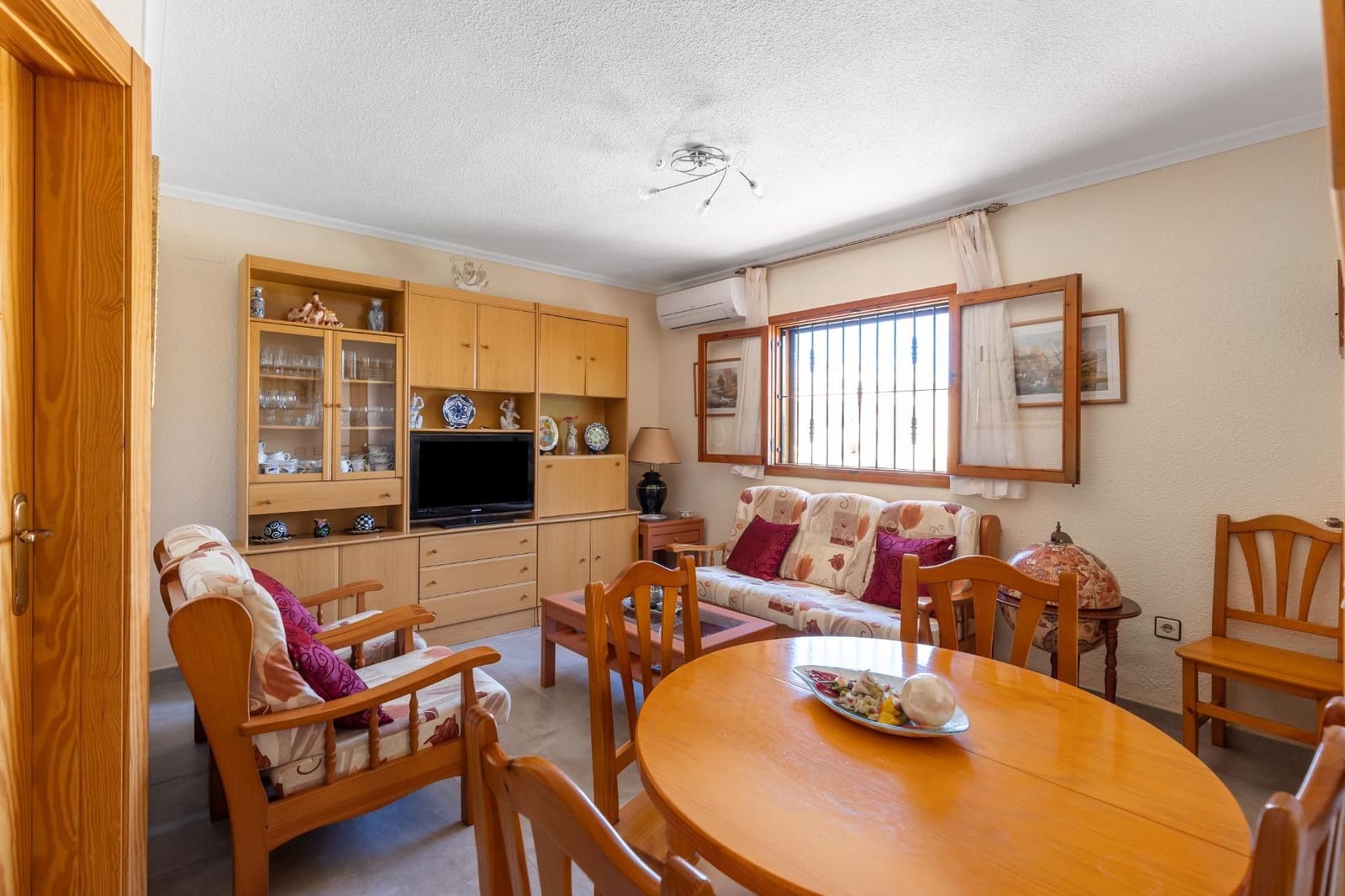 3 bedroom Villa for sale in Torrevieja with pool - € 276,000 (Ref: 9228255)