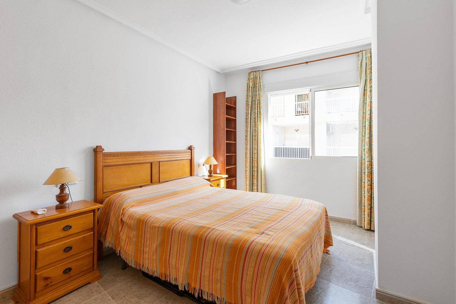 Apartamento de 2 habitaciones en Torrevieja en venta con piscina garaje - 170.000 € (Ref: 9263951)