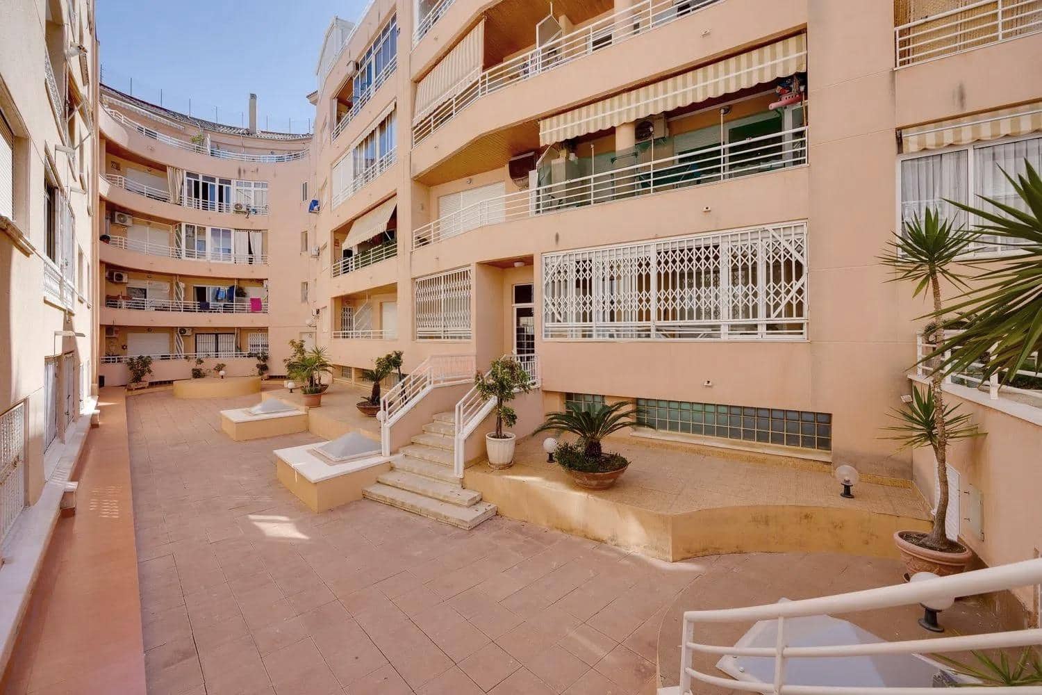 2 chambre Appartement à vendre à Torrevieja avec piscine - 149 000 € (Ref: 9275664)