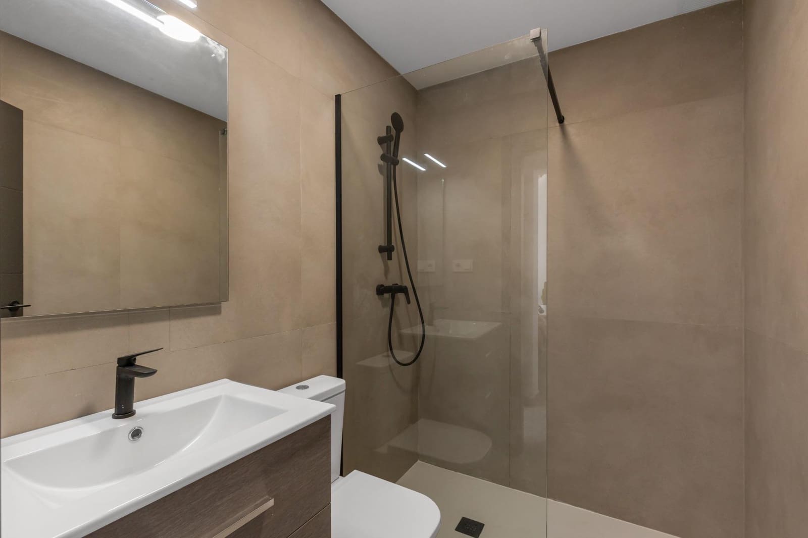 2 bedroom Bungalow for rent in Torrevieja - € 990 (Ref: 9337371)