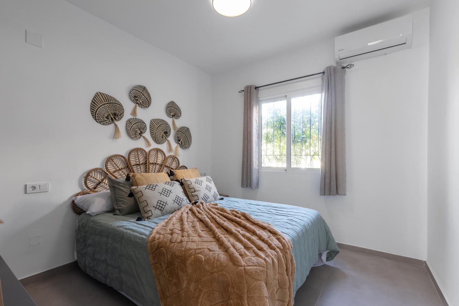 2 bedroom Bungalow for rent in Torrevieja - € 990 (Ref: 9337371)