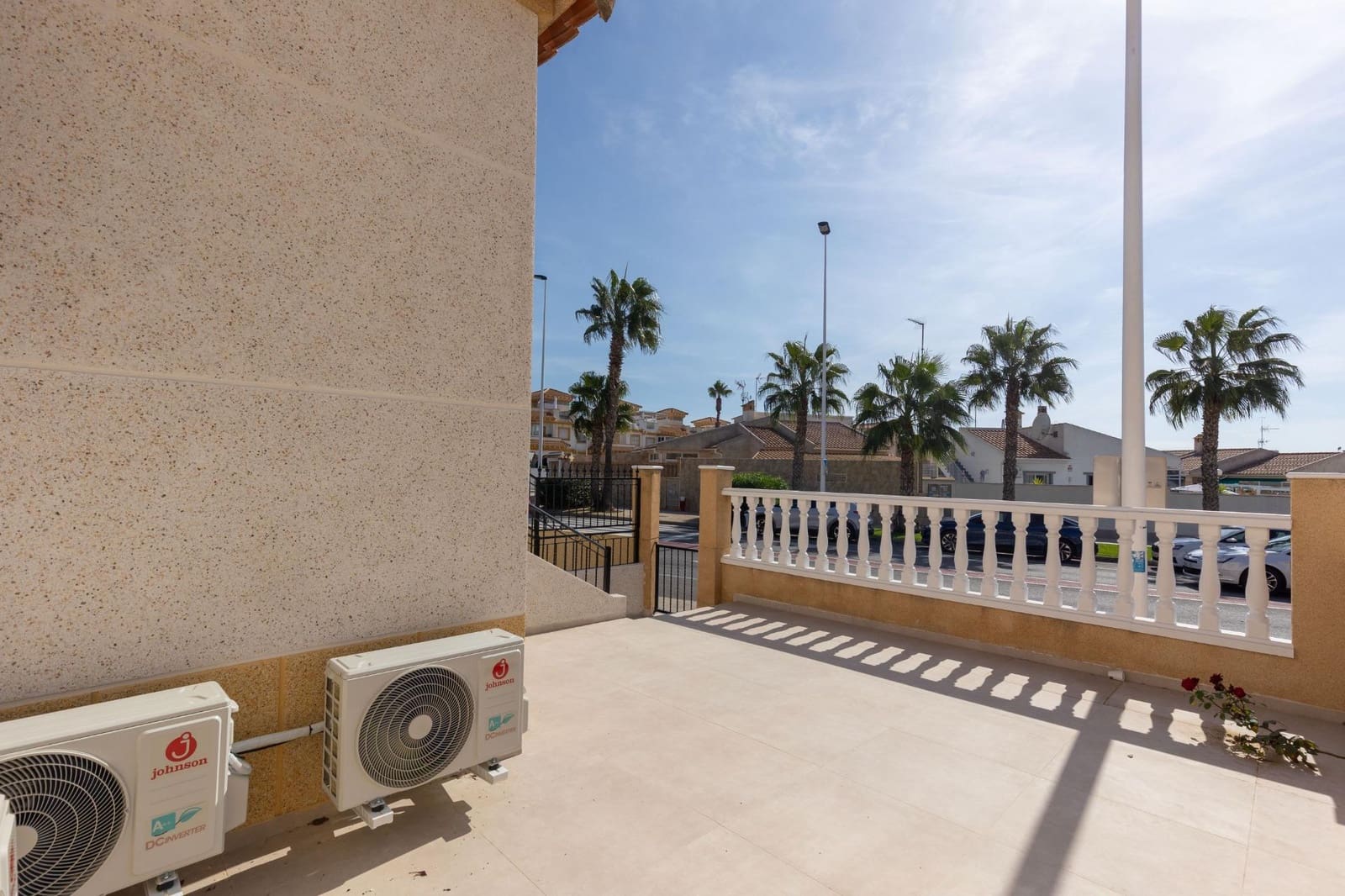 2 bedroom Bungalow for rent in Torrevieja - € 990 (Ref: 9337371)