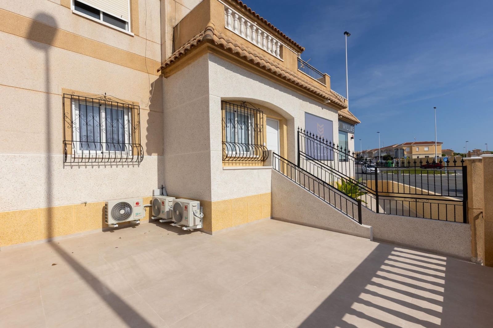 2 bedroom Bungalow for rent in Torrevieja - € 990 (Ref: 9337371)