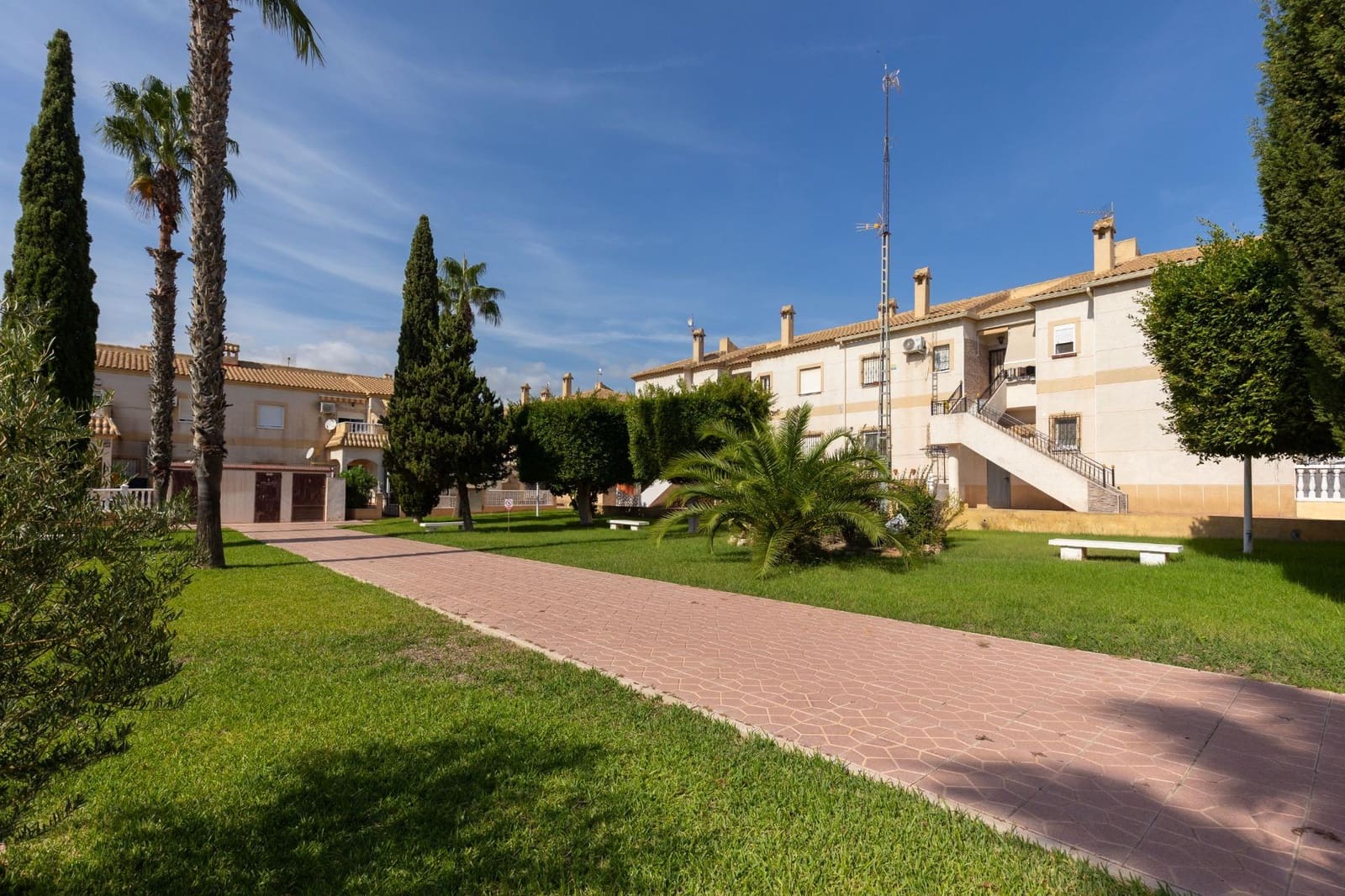 2 bedroom Bungalow for rent in Torrevieja - € 990 (Ref: 9337371)