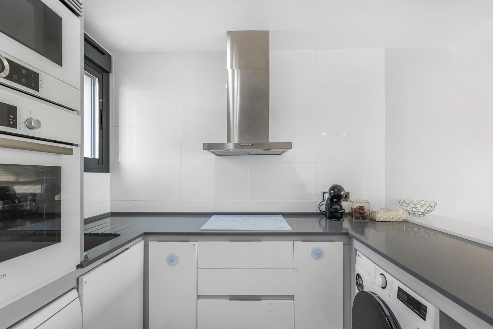 Bungalow de 2 habitaciones en Torrevieja en venta con piscina garaje - 289.900 € (Ref: 9353027)