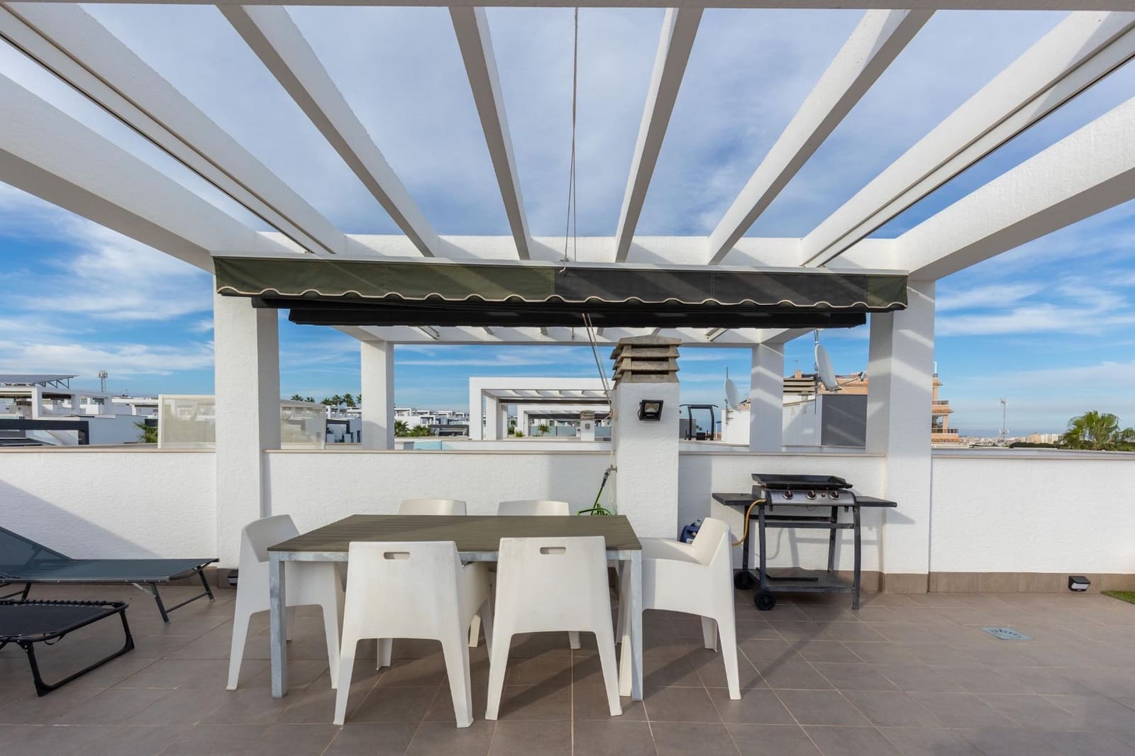 2 soveværelse Bungalow til salg i Torrevieja med swimmingpool garage - € 269.900 (Ref: 9353027)