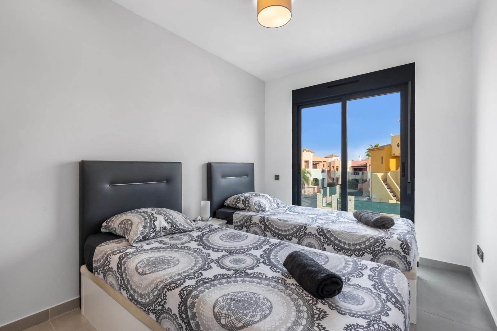 2 soveværelse Bungalow til salg i Torrevieja med swimmingpool garage - € 269.900 (Ref: 9353027)