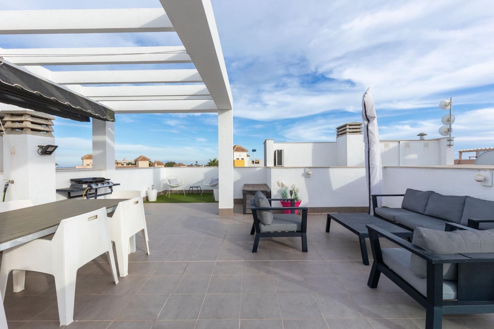 2 soveværelse Bungalow til salg i Torrevieja med swimmingpool garage - € 269.900 (Ref: 9353027)