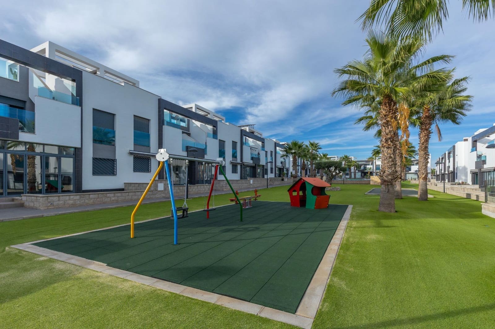 2 soveværelse Bungalow til salg i Torrevieja med swimmingpool garage - € 269.900 (Ref: 9353027)
