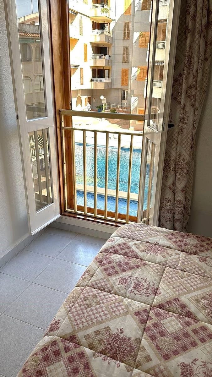 2 soveværelse Lejlighed til salg i Torrevieja med swimmingpool - € 134.000 (Ref: 9382050)