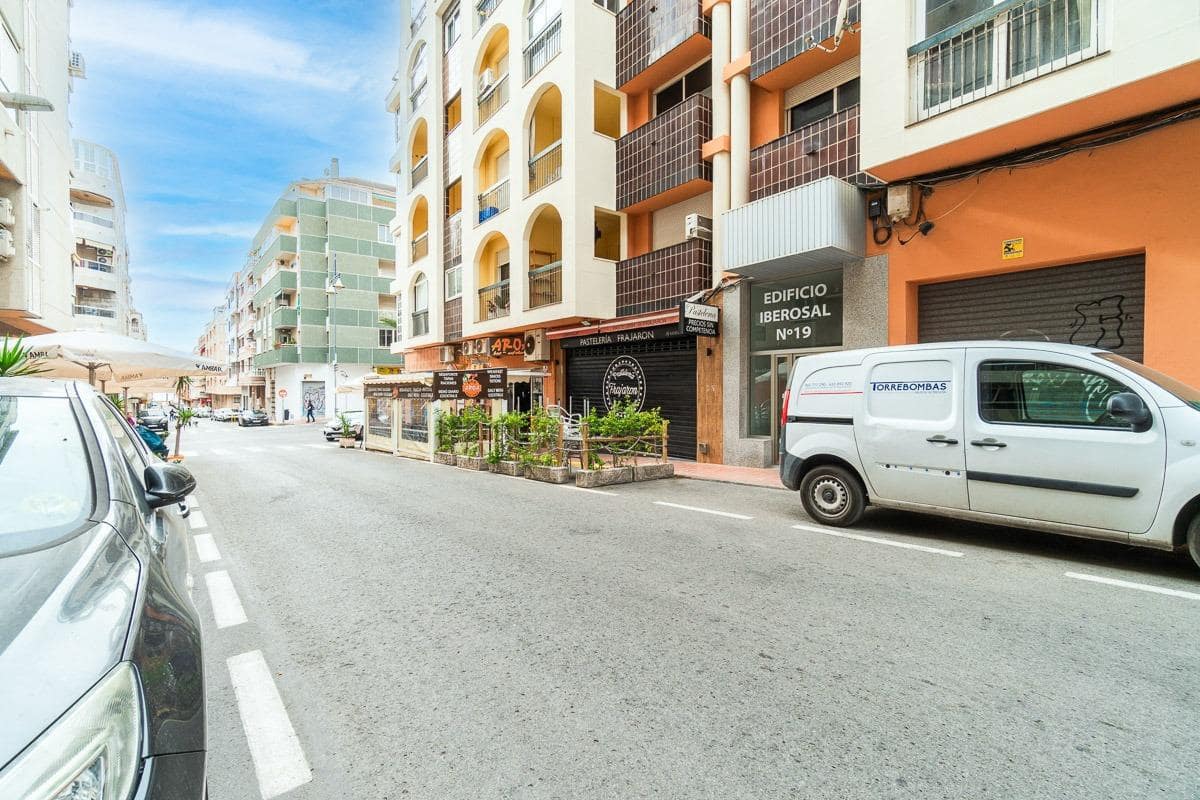 2 slaapkamer Flat te koop in Torrevieja met garage - € 143.000 (Ref: 9413474)