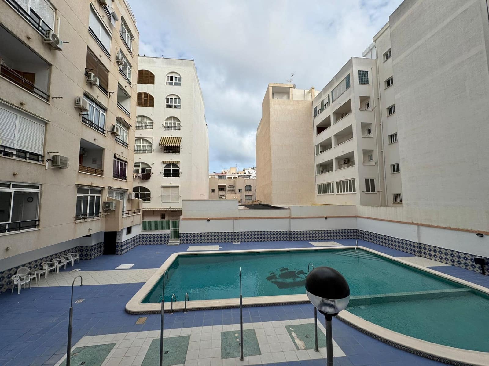 Studio til salgs i Torrevieja med svømmebasseng - € 77 260 (Ref: 9413476)